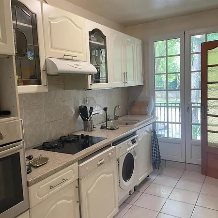 Apartment 4 Pers Porche-fontaine Versailles